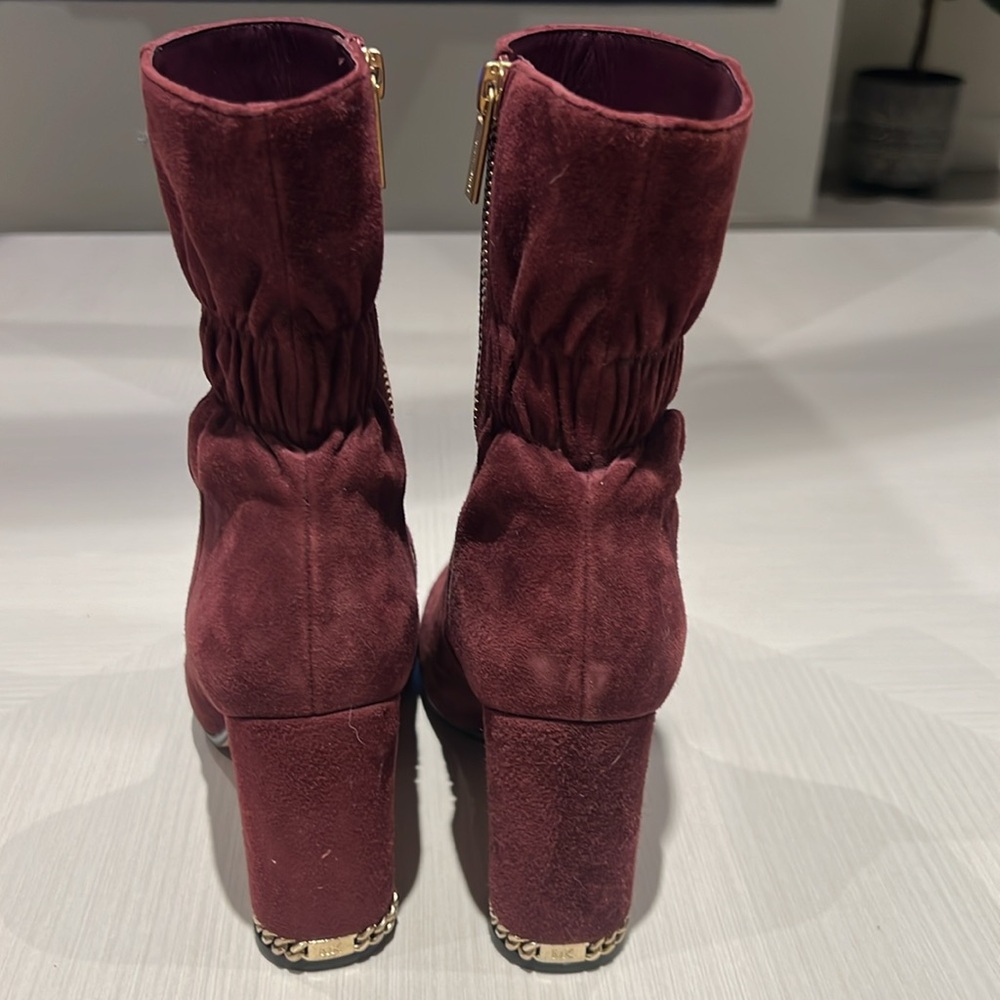 Michael Kors Merlot boots size 6.5 w/gold chain accent and chunky heel. - Picture 2 of 5